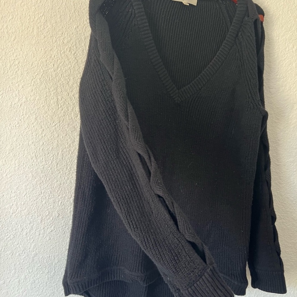 Milly Crisscross open long sleeve V- Neck Sweater M. - Picture 6 of 9